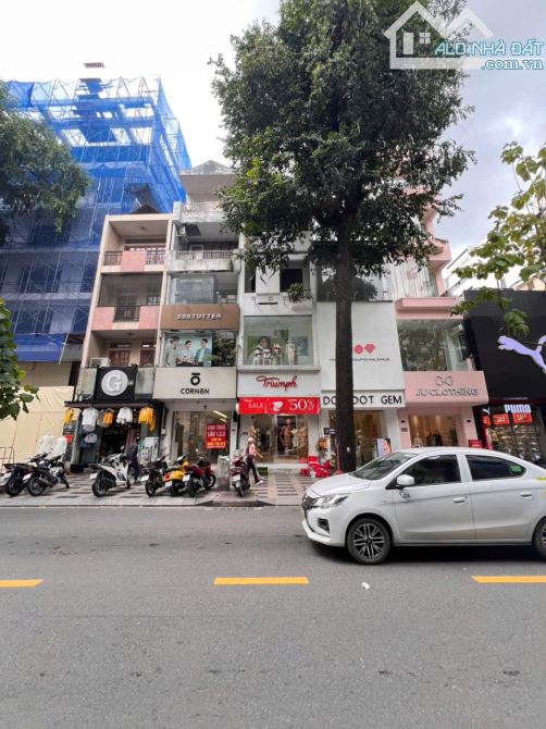 Nhà có khuôn đất vàng siêu hiếm! MT Ngô Gia Tự, Q. 10 ngang 16m, DT hơn 356m², nở hậu! Chỉ
