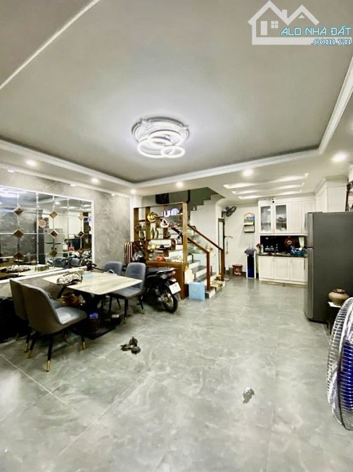 Cần Bán Gấp Nhà Thạch Bàn 52m2-hơn 7 tỷ-DÂN XÂY 6 tầng FULL NỘI THẤT-Ô TÔ GẦN-PHÁP LÝ SẠCH