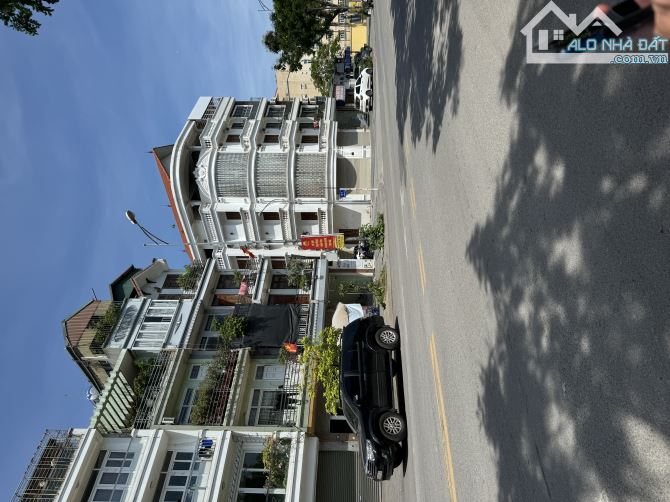 THƯỢNG THANH NHÀ DÂN XÂY 6 TẦNG TẶNG NỘI THẤT GẦN 10 tỷ