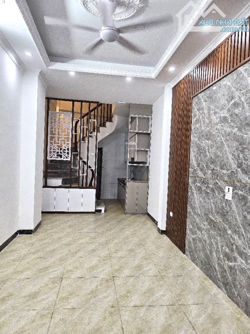 BÁN NHÀ ĐƯỜNG PHÚC LỢI 32M2, 5 TẦNG MỚI ĐẸP, Ô TÔ ĐỖ CỔNG, 5.25 TỶ.