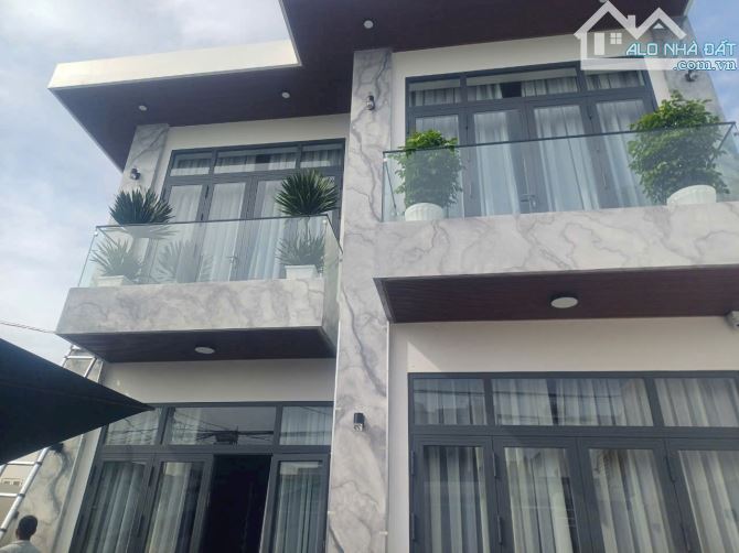 BÁN BIỆT THỰ ĐẸP XÂY DỰNG KHÔNG GIAN MỞ P12 GẦN KHU BỒ ĐỘI 129