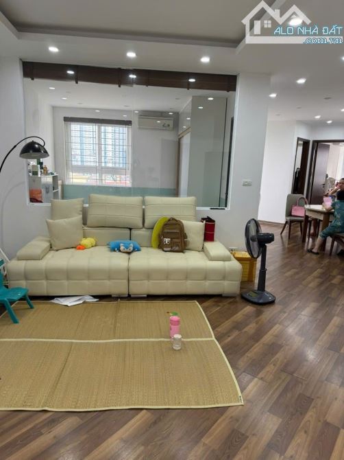 Bán căn hộ  Vinaconex 57 Vũ Trọng Phụng 109m2  8,7 tỷ