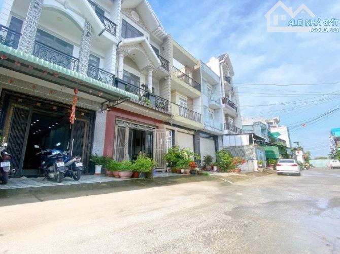 Bán nhà hẻm 36 Nguyễn Triệu Luật. Tân Tạo