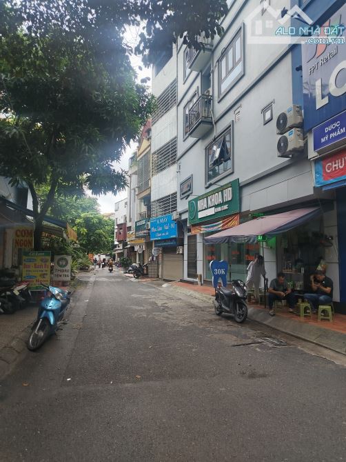 Bán nhà Ngô Thì Nhậm- dân xây - 56m 2 thoáng - ô tô đỗ cửa - giá 10 tỷ 1