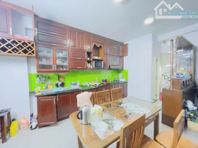 Bán nhà 4 tầng sát mặt tiền Rạch Bùng Binh Quận 3, 4.3x15m cn 76m2 chỉ 11 tỷ