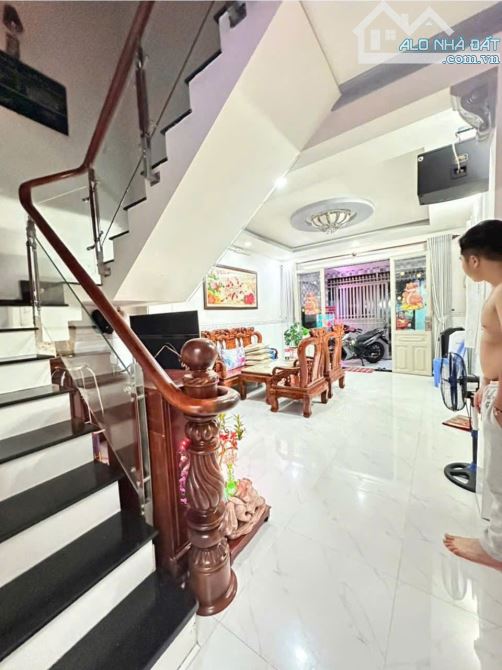 Bán nhà hẻm 258 Dương Bá Trạc P2-Q8
