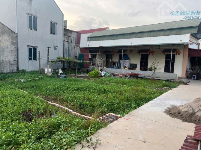 🌺🌺Chính chủ gửi bán 96,7 m full thổ cư tại Đan Nhiễm văn  Giang Hưng yên . Đường ô tô và