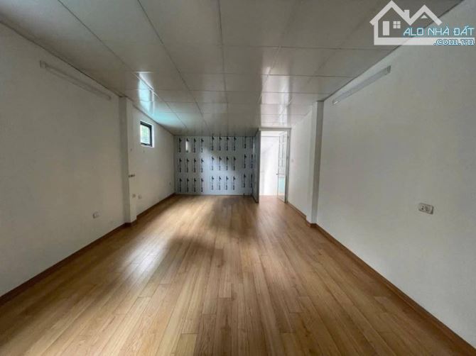 Phân lô ô tô tránh Dịch vụ Hàng Bè, Kiến Hưng. Dt 50m × Mt 4m. Giá 13 tỷ. Kinh doanh VP