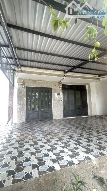 HHMG 1%. nhà P17, DT: 6 x 7, 1 Lầu, đường xe tải.