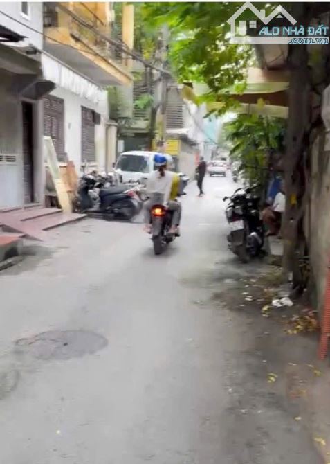 bán nhà Khu Phân Lô Hoàng Cầu, Đống Đa DT 40m, 2 Tầng, MT 5m 🧧Gia 13.5 tỷ