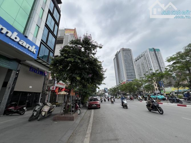 Chủ cần tiền bán gấp nhà Mặt phố Tây Sơn Đống Đa, 40m, 9TTM, MT 5.5m, vỉa hè 10m, ô tô.