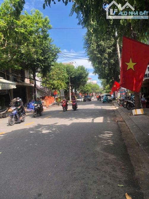 Bán nhà 2 tầng _2 mặt tiền Đường Núi Thành,  Hải Châu, Đà Nẵng