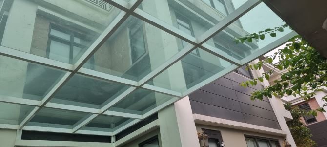 Bán tòa nhà văn phòng phố Trần Thái Tông , 138m2 , MT8m, 9 tầng đẹp, hiện đại.