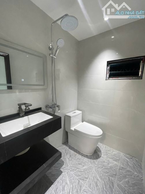 Cần bán CHTT (Tầng 2) Lê Thanh Nghị - HBT giá 2,65 Tỷ, 52m2. 2N+2VS . Lô góc 3 thoáng