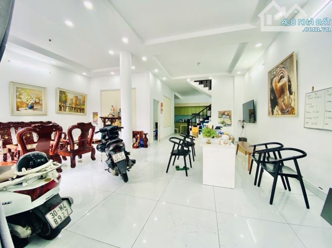 🏡 🏡BIỆT THỰ 2 TẦNG - NGANG BỀ THẾ 8M x 16M - NGAY TRƯỜNG CHINH - NGUYỄN VĂN QUÁ