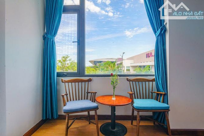 Bán khách sạn 6 tầng, 18 phòng, mặt tiền đường 2 Tháng 9, Hải Châu. DT 112.5m2. Giá 27 tỷ