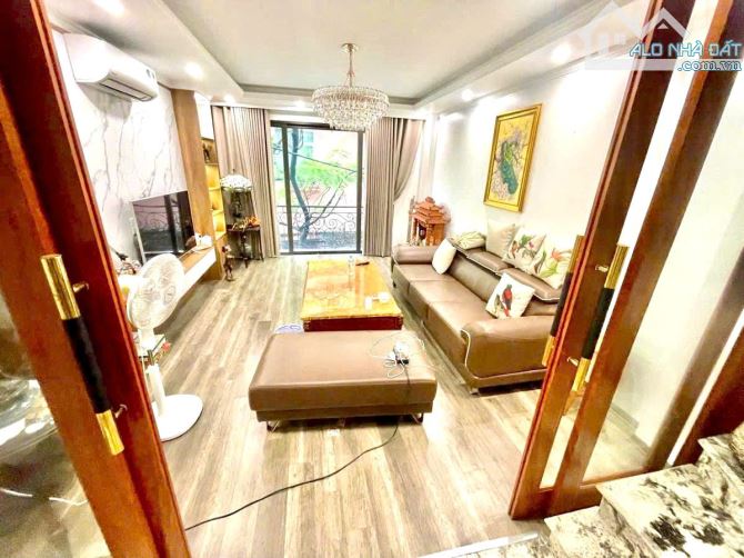 SIÊU PHẨM LÔ GÓC NỞ HẬU PHỐ QUANG LÃM – 2 THOÁNG – 5 TẦNG FULL NỘI THẤT – NGÕ ĐẸP BA GÁC