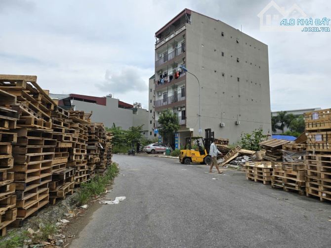 Bán đất chu mẫu 1 làn 2 chục 22m dt 100m2 + mt 5m + hướng nam giá 4.5 tỷ