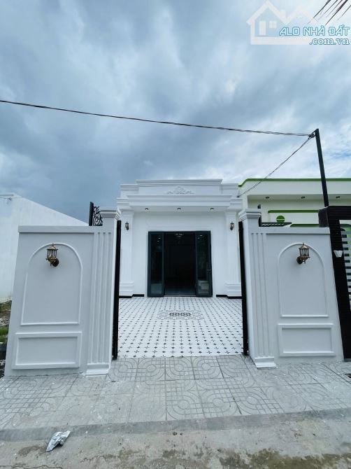 Nhà mới xây dựng tân cổ điển gần quảng trường Mỹ Tho, Tiền Giang
