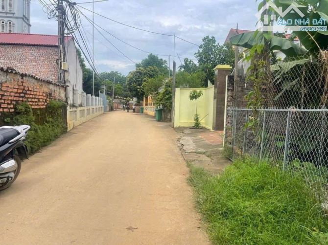 125 m Full thổ cư vị trí nằm ngay trục chính cần bántại thôn Cánh chủ gần đại học FPT
