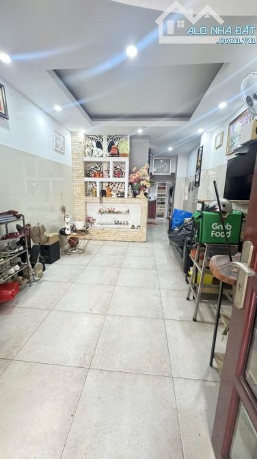 Bán nhà Mặt tiền Nguyễn Cảnh Chân, giao Trần Hưng Đạo, 3,6x12m, 6 Tầng - 4 PN, 12,7 tỷ