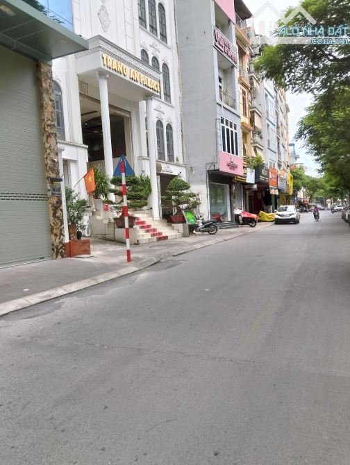 Cần bán nhà mặt phố Tam Khương 6tầng full nội thất.