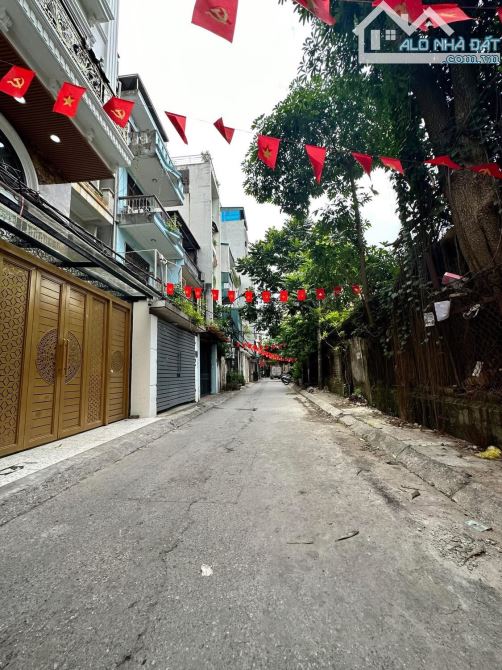 "Bán nhà phố Trần Đại Nghĩa, Hai Bà Trưng 99m, 7 tầng, mt 4.3m. Giá: 38 tỷ