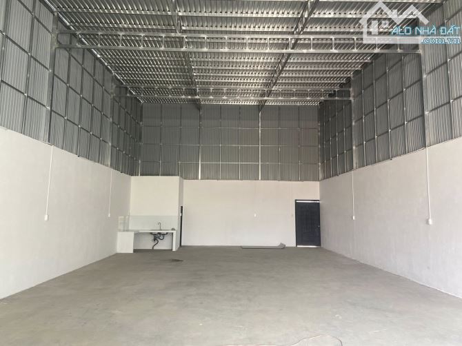 Bán lại cái kho xưởng 189,6m2, Xã Tân Phú Trung, SHR, Giá chỉ 950 Triệu.