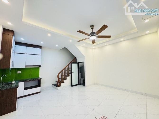 👉 yên nghĩa trong đê , 5 tầng mới cóng giá chưa đến 4 tỷ. 👉 vị trí gần đường Quang Trung