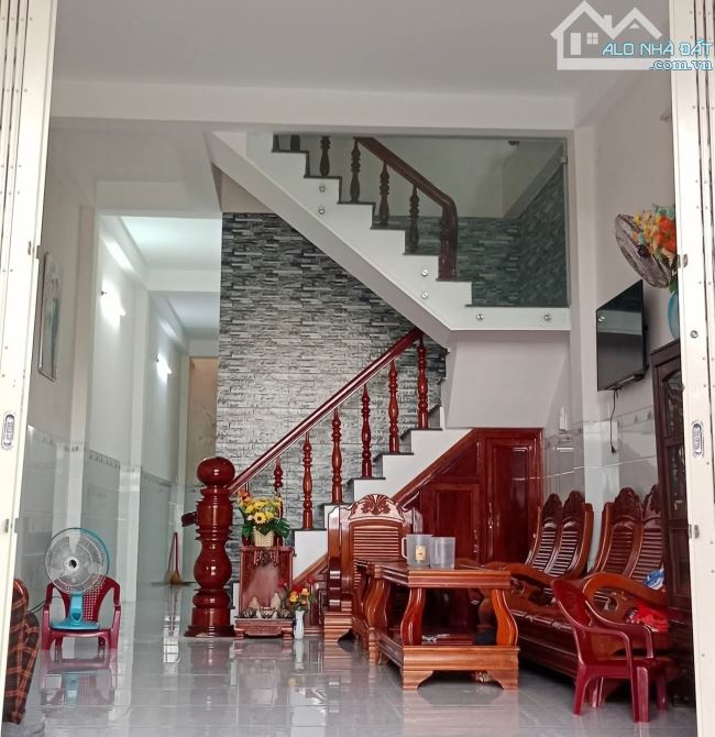 Bán Nhà 2 Tầng mới xây Đường 8m nội bộ Nguyễn Trãi Mới phường 9