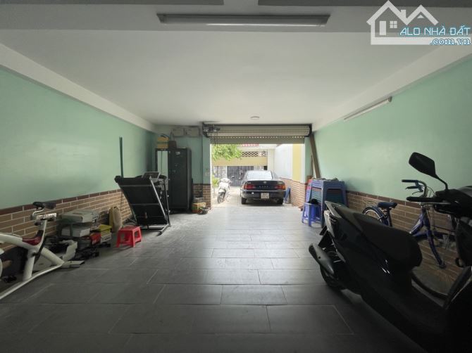 Nhà bán, DT: 85m2 (5*17), giá 8,8 Tỷ, Đường 339 Phước Long B, Tp Thủ Đức