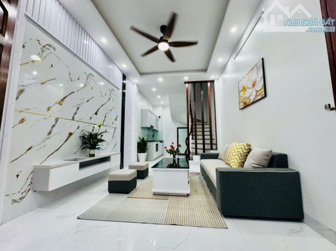 NHÀ 4 TẦNG CẦU GIẤY ĐỂ Ở HOẶC CHO THUÊ DÒNG TIỀN, DT 55m _MT 5.3m_ 4 tầng _ngõ 3 gác