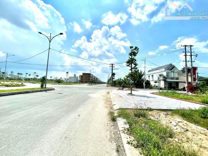 Cần bán gấp 3 lô khu dân cư Phú Xuân 80m2 giá 2tỷ6