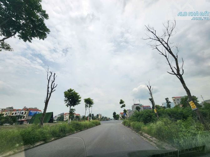 Bán lô đất Biệt Thự Đại Hoàng Long -Đường Lý Thánh Tông.dt-200m.mt-14m.hướngTB-ĐN gia 22ty