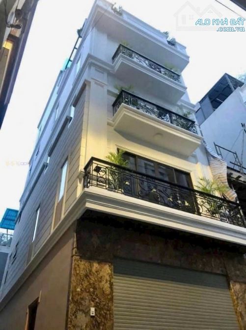 Bán nhà  Phạm Văn Đồng 63m2, phân lô, ô tô, nội thất chủ tặng, nhỉnh 11tỷ.