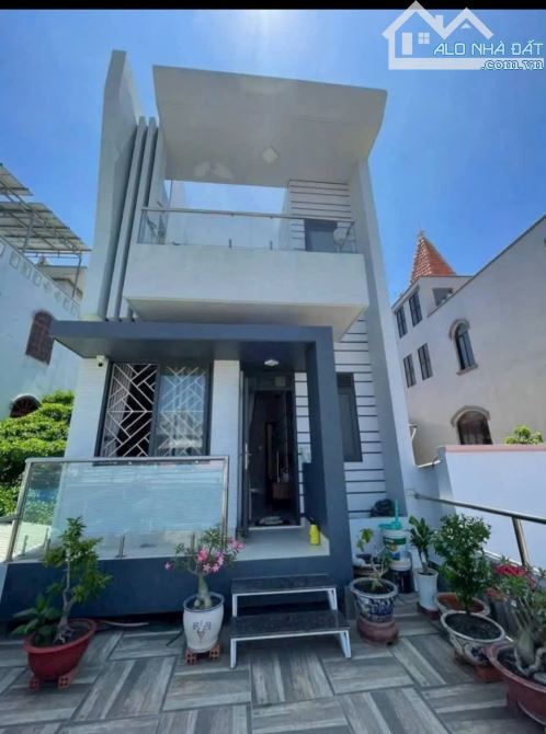 BÁN NHÀ MẶT TIỀN CHU MẠNH TRINH, PHƯỜNG 8 - NHÀ 3 TẦNG x 90M2, GIÁ BÁN 13,5 TỶ