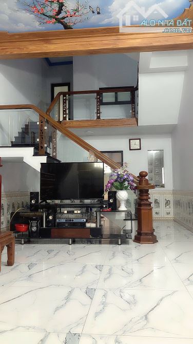 Bán nhà 3 tầng dt 82 m mặt tiền hơn 4 m thôn tuyên sóc Sơn Hà nôi