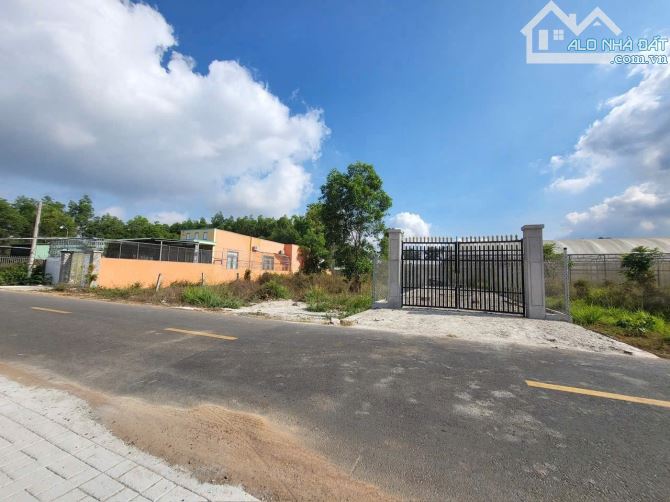 👉BÁN NHÀ MỚI XÂY XÃ ĐẤT ĐỎ - TP HCM.MẶT TIỀN NHỰA DÂN CƯ ĐÔNG PHÙ HỢP MUA Ở HOẶC ĐẦU TƯ