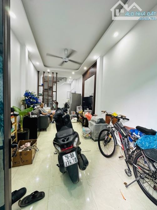 BÁN NHÀ THỤY KHUÊ 31M2 XÂY 5 TẦNG MỚI GIÁ CHỈ 8.2 TỶ