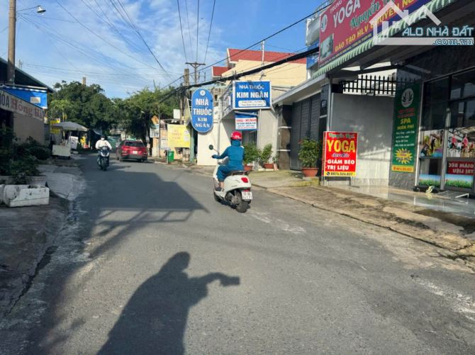 Bán nhà lầu, Mặt tiền chợ Hồ Bơi Phương Nam, SR,TC chỉ 4 tỷ650