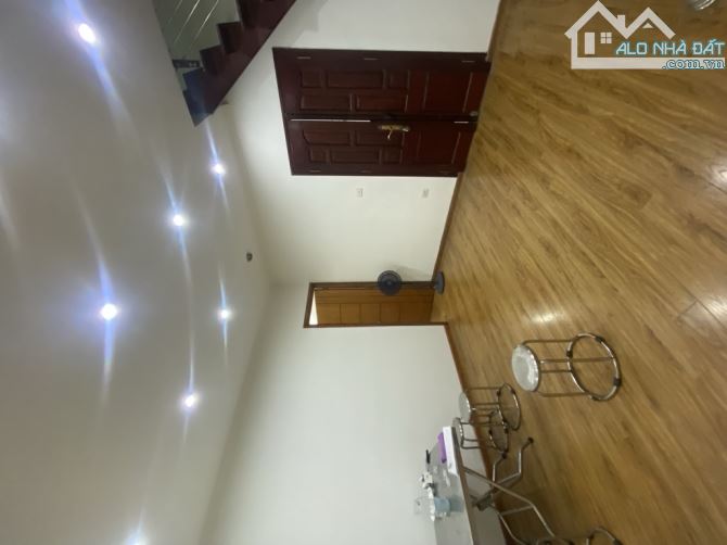 Bán căn hộ tập ô chợ dừa tt đống đa lô góc hai thoáng nhà đẹp ở ngay ô tô đỗ cách 10M