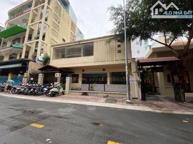 Độc quyền! Nhà hẻm 8m đường Nguyễn Huy Tưởng, quận Bình Thạnh. DT: 9x24m (212m2) giá 46 tỷ