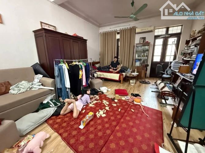 BÁN NHÀ HOÀNG CẦU - ĐỐNG ĐA - 57M - 23,5 TỶ - NHÀ PHÂN LÔ - Ô TÔ CHẠY VÒNG QUANH -