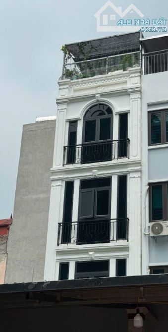 ĐỨC THẮNG _ CỔ NHUẾ  NHÀ MỚI Ở NGAY  DT 50M" 5 TẦNG MT 4M THANG MÁY