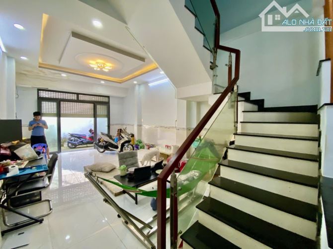 Nhà rộng mới, đường Cống Lở gần Phan Huy Ích, 4.95 tỷ