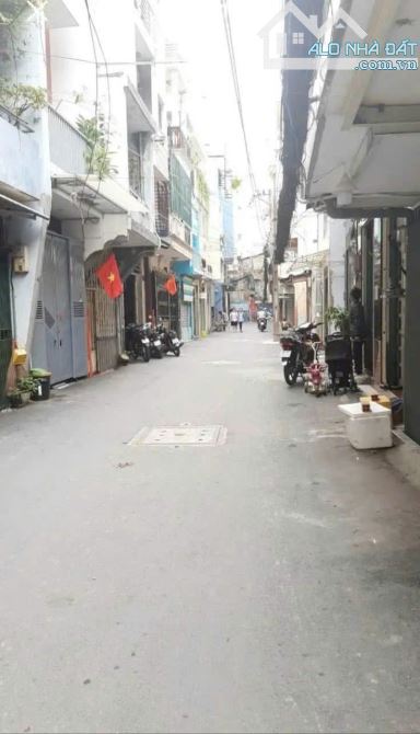nhà đẹp, quận 3 cần bán gấp. hẻm 62 lý chính thắng quận 3. giá rẻ