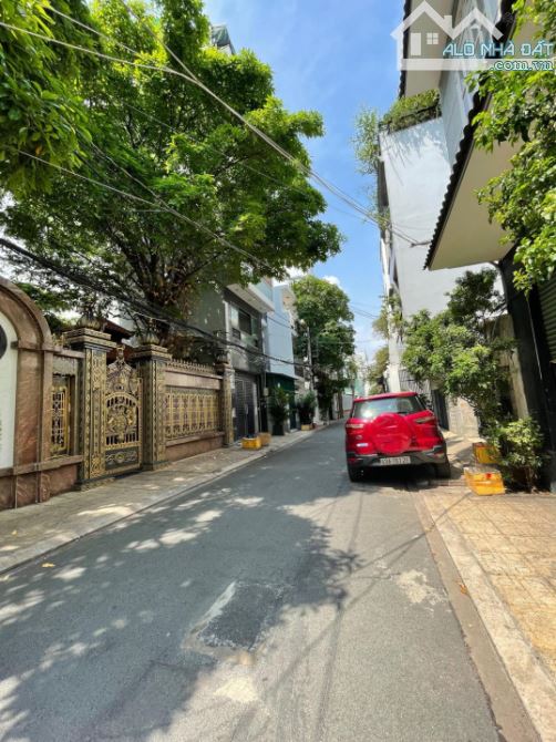 Bán biệt thự sân vườn đường Lam Sơn, quận Tân Bình, DT: 7x32m, 3 tầng thang máy, giá 39ty