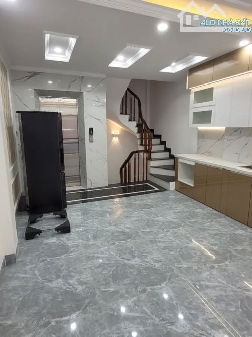 BÁN NHÀ TÂY SƠN, ĐỐNG ĐA, Ô TÔ ĐỖ CỔNG, 50M RA MẶT PHỐ, 6 TẦNG, THANG MÁY, 40M, 13.6 TỶ