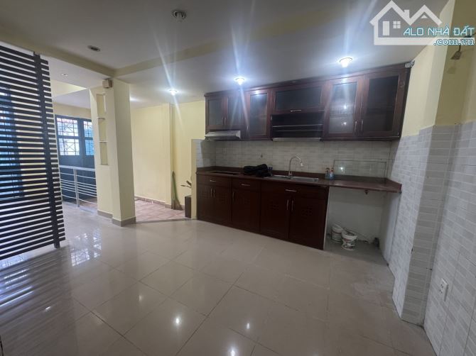 BÁN GẤP NHÀ ĐƯỜNG 3/2 QUẬN 10. 40M2. Chỉ 5.2TỶ