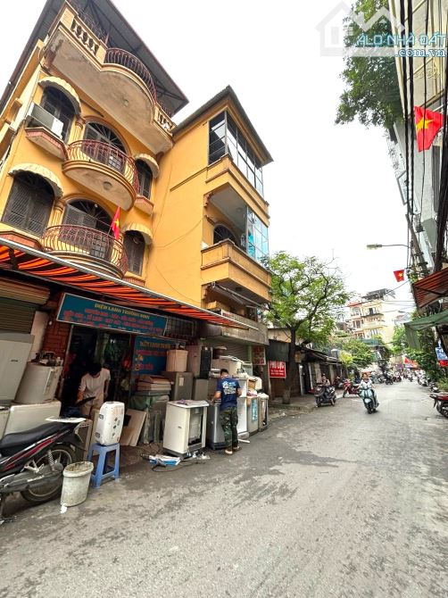 Mặt tiền siêu rộng 9.8m Tôn Đức Thắng quận Đống Đa-94m2 4 Tầng Ô Tô Tránh Kinh Doanh Đẹp